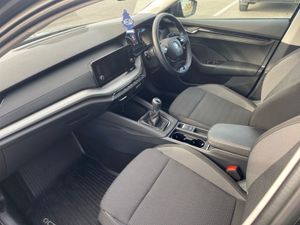 Skoda Octavia Octavia AMB 1.0tsi 110HP - Image 3