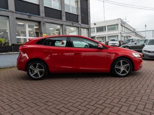 2.0D4 MOMENTUM 5DR HATCHBACK AUTOMATIC // - Image 2