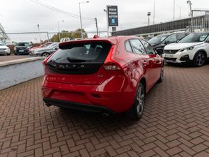 2.0D4 MOMENTUM 5DR HATCHBACK AUTOMATIC // - Image 3