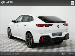 BMW iX2 IX2 M-SPORT eDRIVE20 M-SPORT PRO: ALPINE W - Image 2