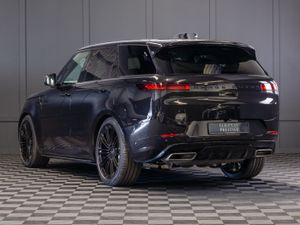 2025 Range Rover Sport P460e Dynamic SE - Image 4