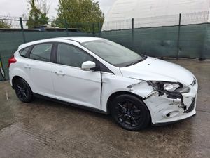 2014 Ford Focus Zetec Light Damage - Image 4