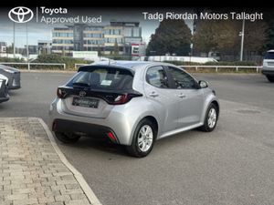 Toyota Yaris HYBRID 115 Luna - Image 2