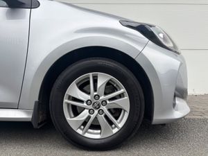2022 TOYOTA YARIS HYBRID LUNA A/T - Image 4