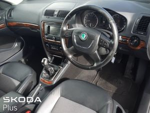 Skoda Octavia  exclusive Model half Leather - Image 4