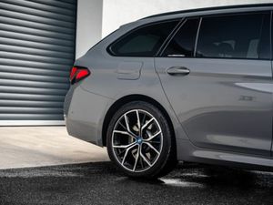 BMW 5-Series 530E M SPORT - Image 4