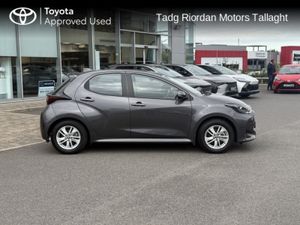 Toyota Yaris 1.5 HYBRID LUNA *** LOW MILEAGE *** - Image 3