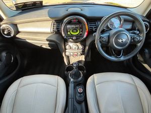 MINI Cooper Cooper D Leather - Image 2