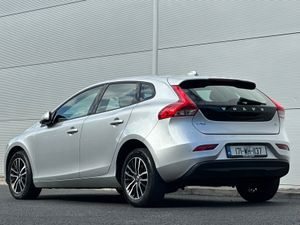 Volvo V40 D2 Momentum *LowKmS - Image 3