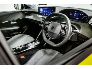 Peugeot 208 Allure 1.2 MHEV Auto 136HP - Image 2