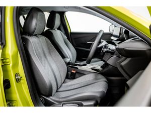 Peugeot 208 Allure 1.2 MHEV Auto 136HP - Image 3