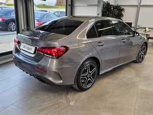 19 MERCEDES BENZ E CLASS AVANTGARDE - Image 3