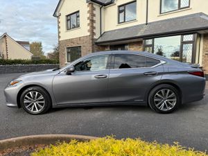 Stunning 201 Lexus ES300h Executive! - Image 4