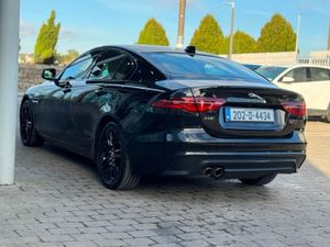 Jaguar XE 2.0d RWD Auto Chequered Flag - Image 3