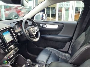 Volvo XC40 2.0d Auto AWD Momentum - Image 3