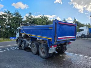 2013 Renault Kerax 430 8x4 tipper - Image 4