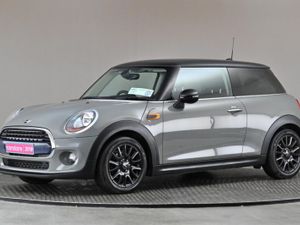 MINI Cooper 1.5 6spd 3DR  two-tone Roof - Image 4