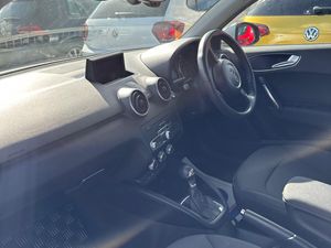Audi A1 TWO TONE - Image 4