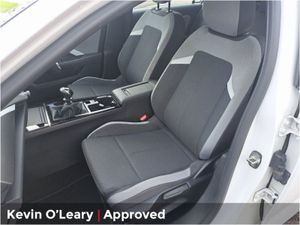 Opel Astra 1.2t SC - Image 4