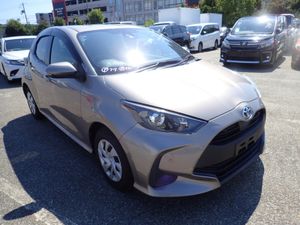 Toyota Yaris 1.5 PETROL HYBRID AUTOMATIC // FULL P - Image 3