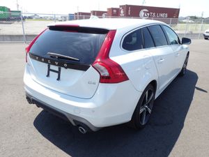 Volvo V60 2.0 D4 R-DESIGN DIESEL AUTO // FULL LEAT - Image 4