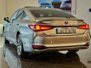 Lexus ES 300h - Video Tour - Full History - Image 4