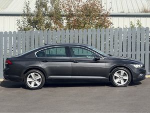 Volkswagen Passat 2021 Volkswagen Passat SE NAV TD - Image 2