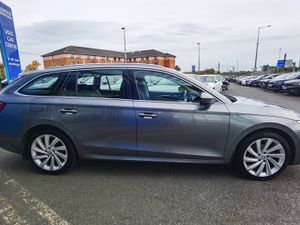 SKODA OCTAVIA 2.0TDI STYLE AUTOMATIC ESTATE - Image 4