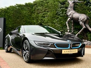 2018 BMW i8 357BHP FULL BMW HISTORY - Image 2