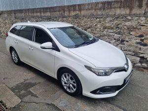 Toyota Auris 2016 - Image 2
