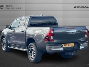 Toyota HiLux 2.8 D-4d Invincible Auto 4WD Euro 6 - Image 4
