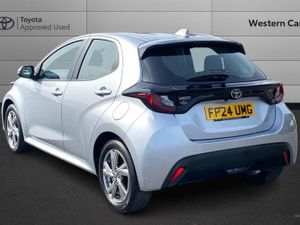 Toyota Yaris 1.5 Vvt-h Icon Hatchback 5dr Petrol - Image 4