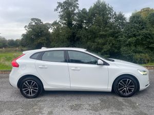 Volvo V40 2018, white , black leather - Image 3
