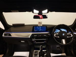 ✨ 2018 (182) BMW 530E M-SPORT G30 AUTO ✨Hybrid/PeT - Image 4