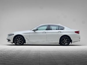 BMW 5-Series 520D SE AUTO - Image 4