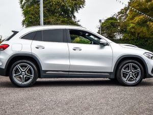 Mercedes-Benz GLA Class 250e AMG Premium Plus 215 - Image 3