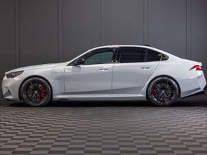 2025 BMW M5 (G90) - Image 3