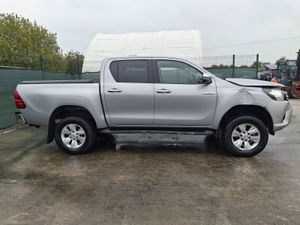 2019 Toyota Hilux  2.4 Diesel  Manual - Image 4