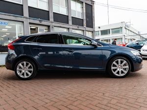 2.0 D4 INSCRIPTION 5DR HATCHBACK AUTO// - Image 2