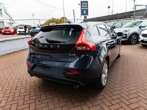 2.0 D4 INSCRIPTION 5DR HATCHBACK AUTO// - Image 3