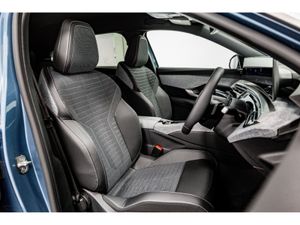 Peugeot 3008 Allure HYBRID Auto 145HP - Image 3