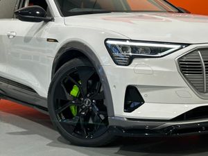 Audi e-tron QUATTRO TECHNIK 55 95 KwH BATTERY - Image 3