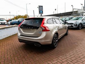 2.0D4 SE LUXURY 5DR ESTATE AUTO// - Image 3