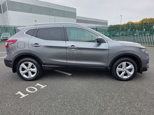 Nissan Qashqai 1.3 PETROL, LOW MILEAGE, PAN ROOF, - Image 2