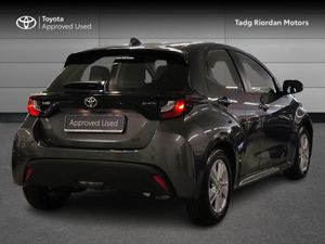 Toyota Yaris HYBRID LUNA - Image 2