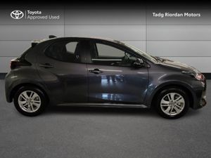 Toyota Yaris HYBRID LUNA - Image 3