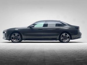 BMW 7-Series 750E M SPORT XDRIVE *EXECUTIVE PACK* - Image 4