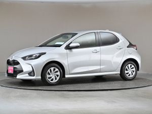 Toyota Yaris 1.5 Petrol Hybrid  9 android Car Pla - Image 4