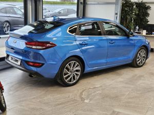 19 HYUNDSAI i30 FASTBACK T-GDi - Image 2