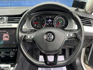 Volkswagen Passat ELEGANCE 2.0 TDI AUTO // SERVICE - Image 4